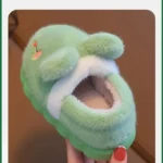 chausson-grenouille-peluche-vert