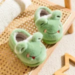 chausson-grenouille-peluche-vert