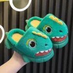 chausson-dinosaure-vert-jaune-enfant