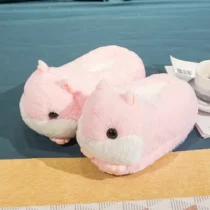 chaussons hamster rose fantaisie posés en intérieur