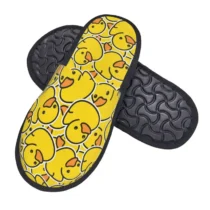 Chausson canard homme avec semelle antidérapante et motif canards jaunes