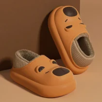 Chaussons sabots fourrés capybara couleur caramel avec doublure chaude et semelle épaisse — modèle confortable et original