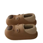 Chaussons sabots fourrés style capybara en coloris marron, intérieur douillet et semelle épaisse pour l’hiver