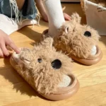 claquettes-fourrures-femme​-chien-beige