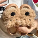 claquettes-fourrures-femme​-chien-beige