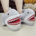 pantoufles-requin-gris