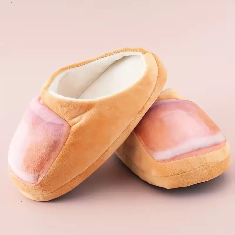 chausson-gros-orteil-beige-croise Pantoufles gros orteil beige en vue trois quarts sur fond rose