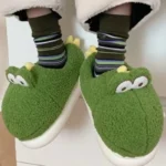 chaussons-dinosaure-verts-peluche