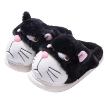 Chausson Chat Noir Grognon vue de face en peluche douce