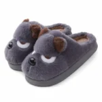 Chausson Chien Grognon bleu avec des yeux blancs et des petites oreilles marrons