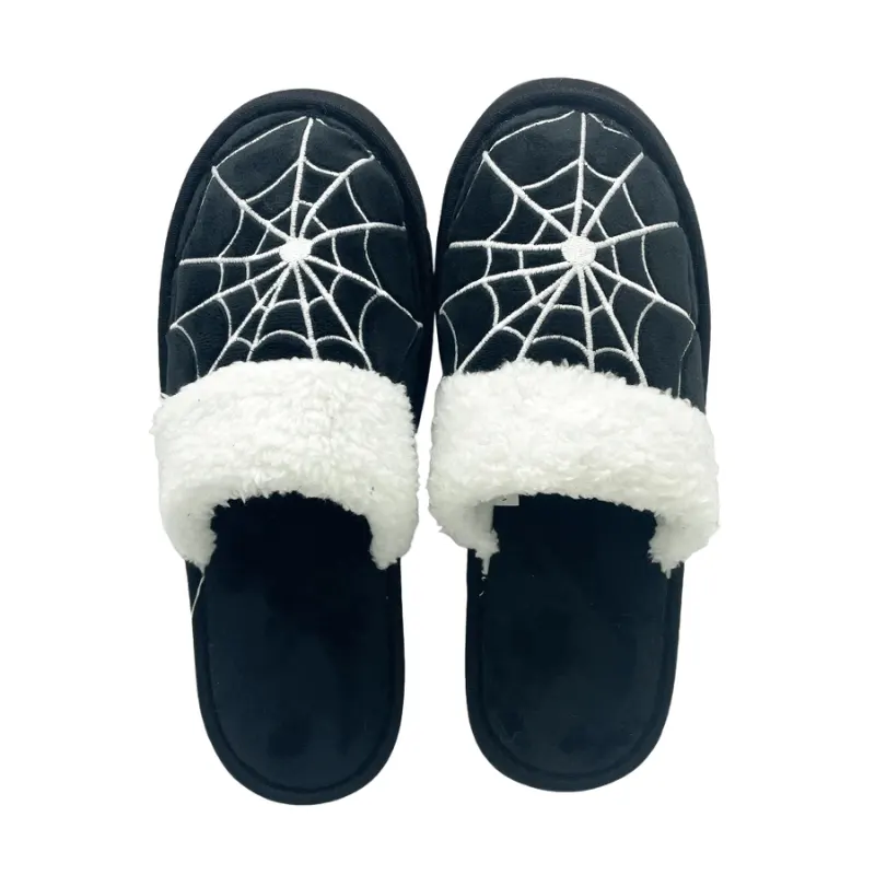 chaussons-araignee-noir-et-blanc Pantoufle originale femme motif araignée pour Halloween
