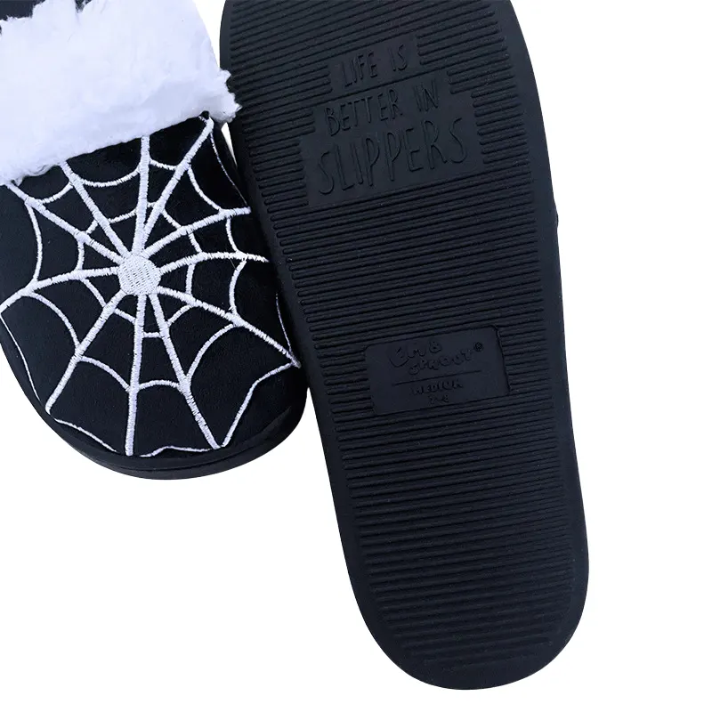 pantoufle-araignee-semelle-antiderapante Pantoufle Araignée avec semelle antidérapante noire