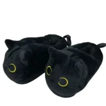 Pantoufle Chat Noir vue de face avec yeux ronds jaunes