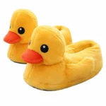 Pantoufle en forme de canard vue de face en peluche jaune