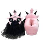 Pantoufle rose démon gothique femme avec cornes noires et barbe longue