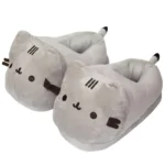 Pantoufles Chat Gris vue trois quarts en peluche douce
